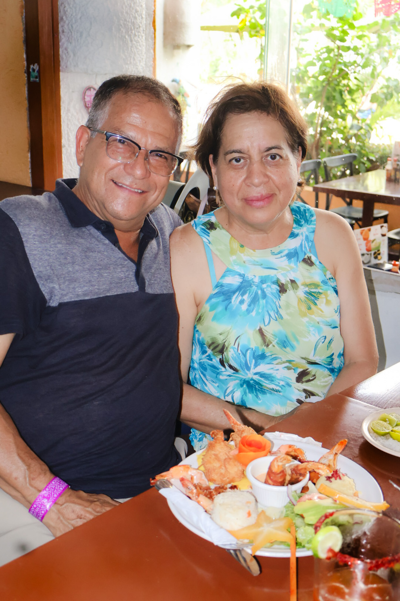 Ambiente y clientes en Tiburón de la Costa 2