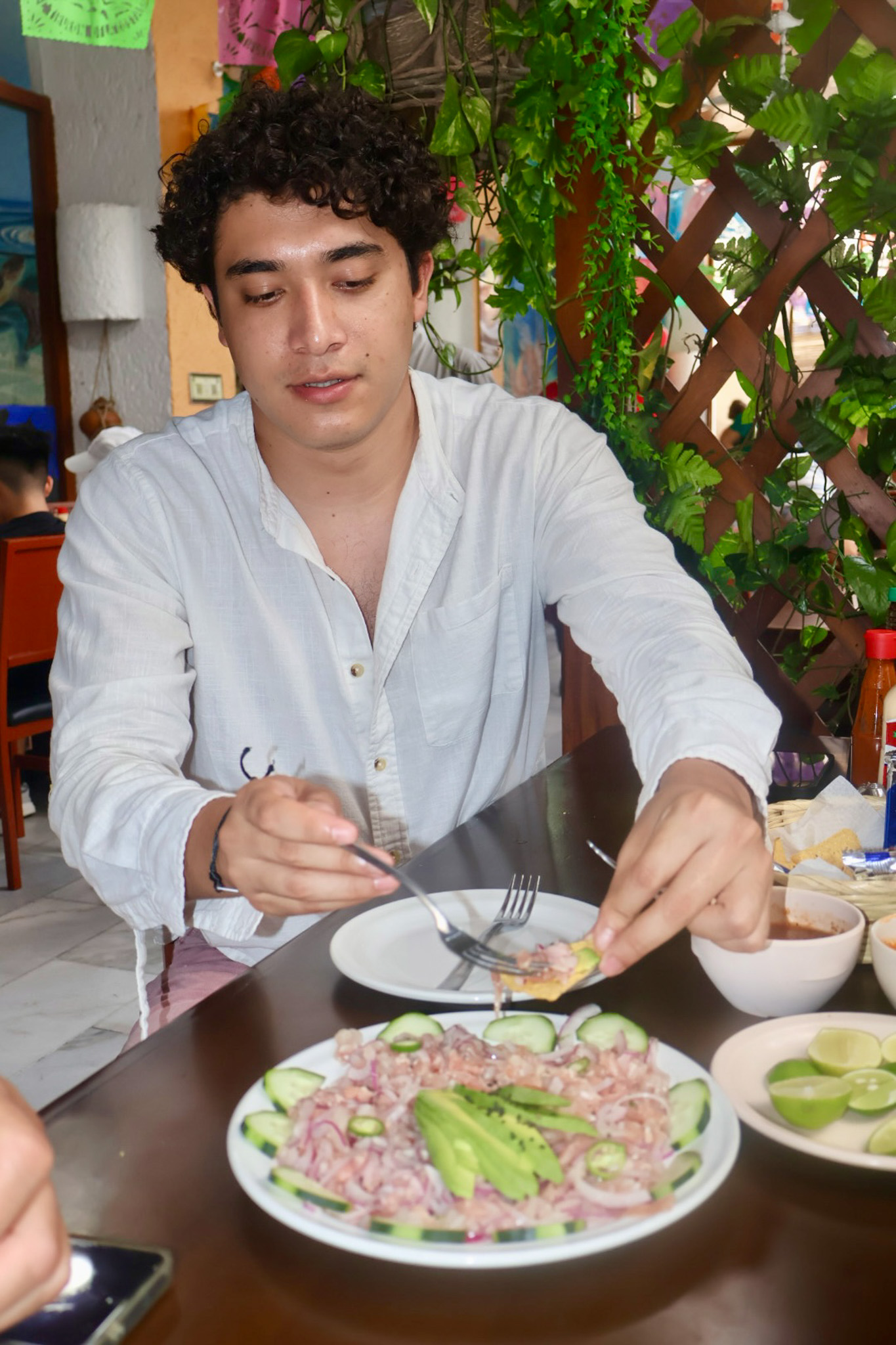 Ambiente y clientes en Tiburón de la Costa 17
